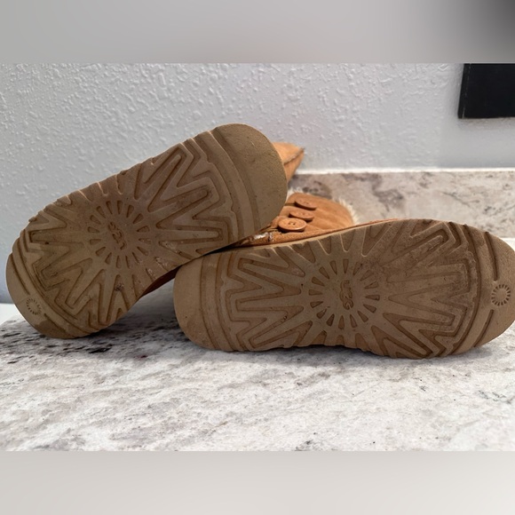 UGG BAILEY TRIPLE BOOTS, SIZE 7 - Picture 8 of 8